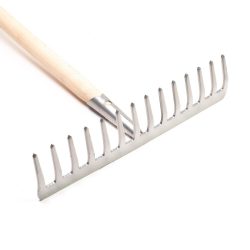 12 fogú gereblye nyéllel